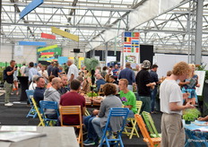 During the fair, food and drinks were generously replenished.